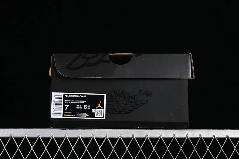 All categories Air Jordan Jordan series basketball shoes Air Jordan 1 Low G version pure original Air Jordan 1 Low "Snkrs Day" AJ1 Joe 1 Magpie gray toe low-top cultural casual sneakers FD0399-004